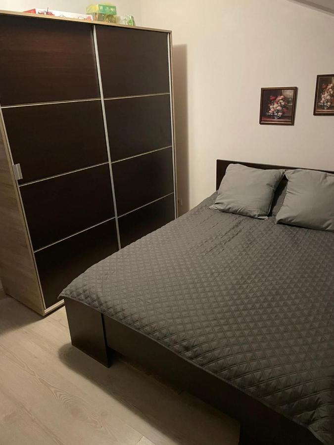 Apartament 2 Camere Chiajna Esterno foto